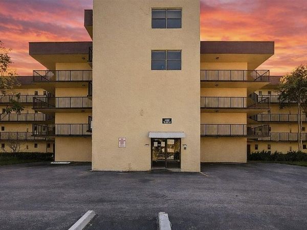 6755 W Broward Boulevard, Unit 304, Plantation, FL 33317