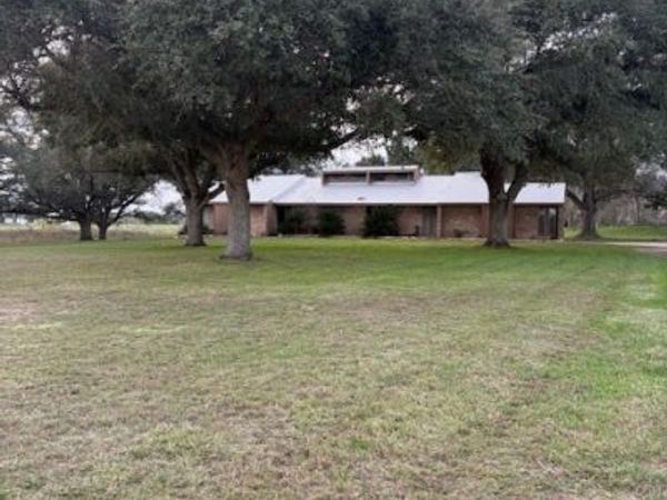 2082 Fm 318 , Hallettsville, TX 77964