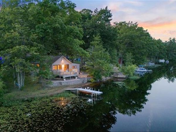 42 North Shore Road, Sandown, NH 03873