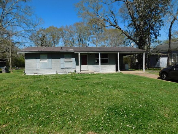 108 Bluff St., Mount Olive, MS 39119