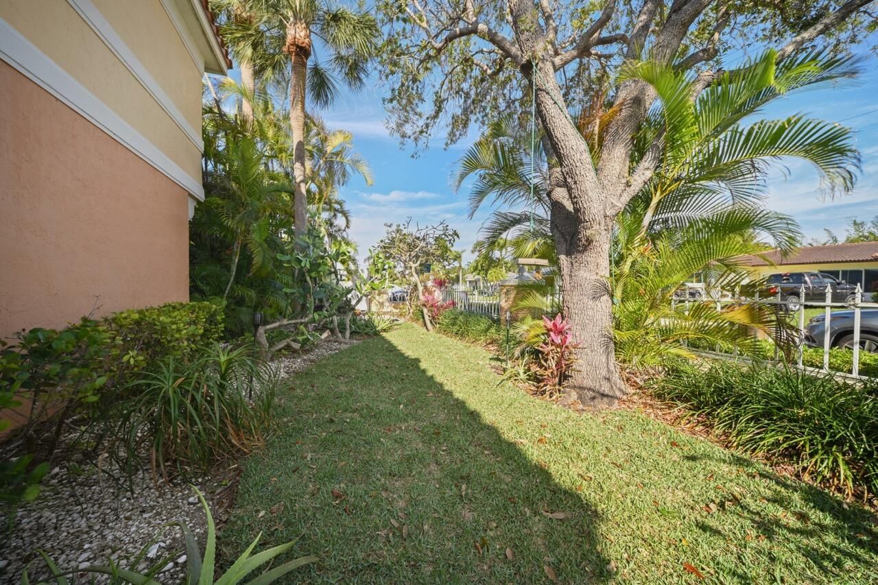 1950 NE 7th Street, Unit 105, Deerfield Beach, FL 33441 Photo