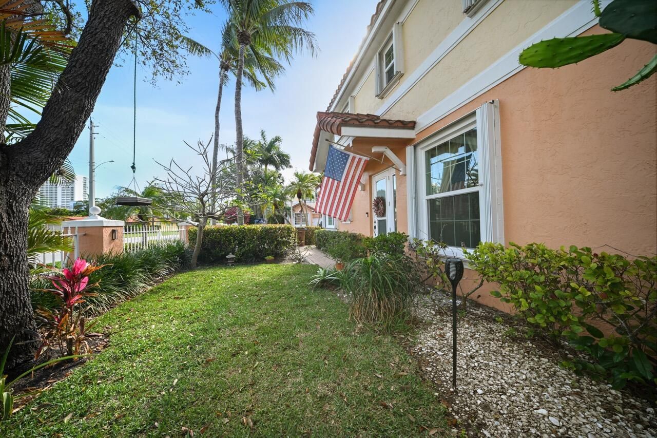 1950 NE 7th Street, Unit 105, Deerfield Beach, FL 33441 Photo