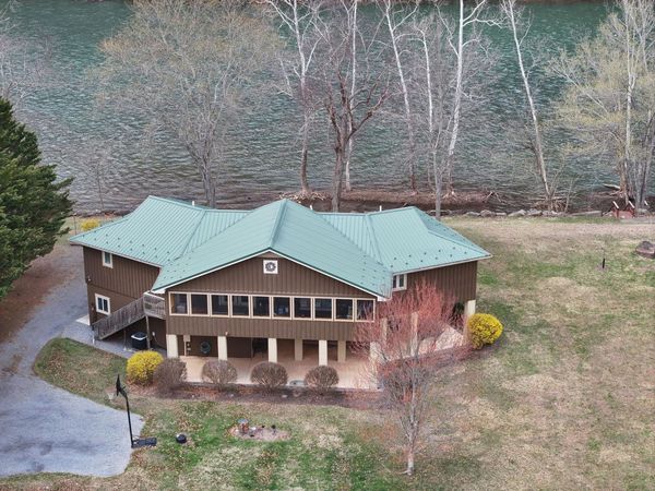 265 Emerald Isle, Alderson, WV 24910