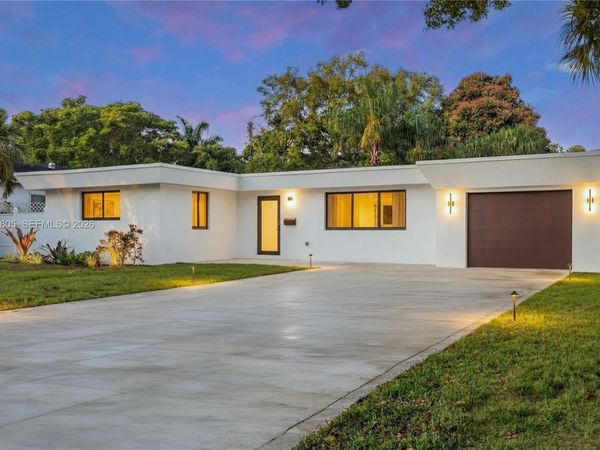 10910 NE 9th Ct, Biscayne Park, FL 33161