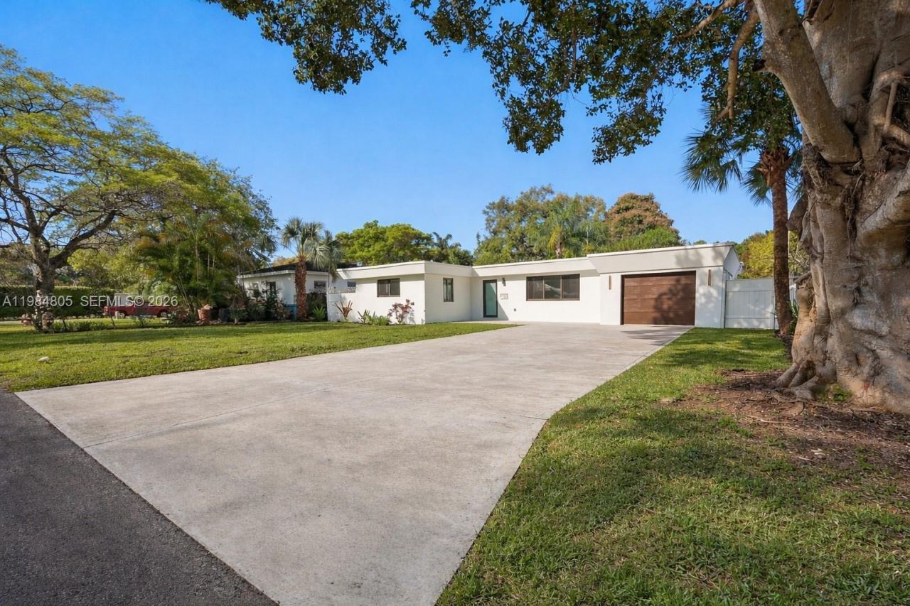 10910 NE 9th Ct, Biscayne Park, FL 33161 Photo