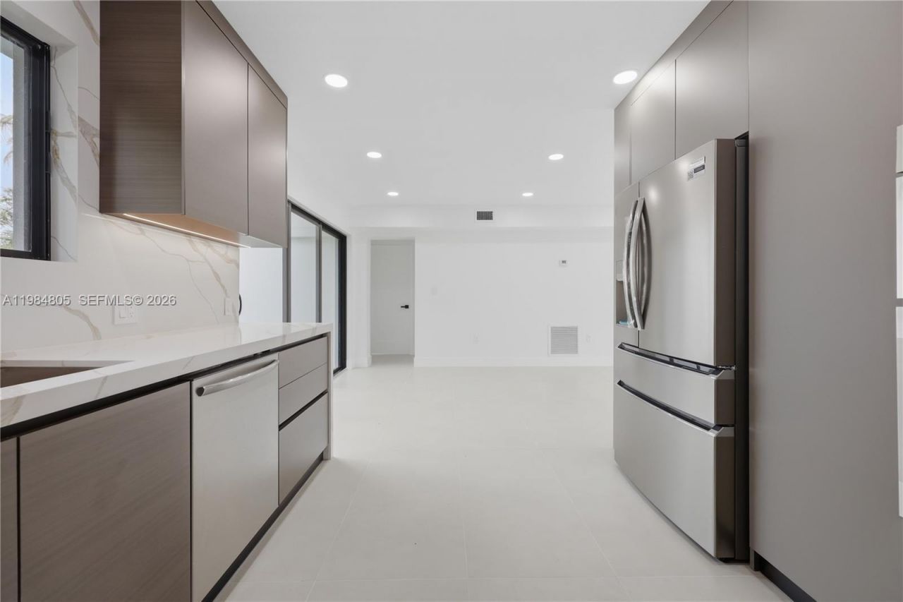 10910 NE 9th Ct , Biscayne Park, FL 33161 Photo