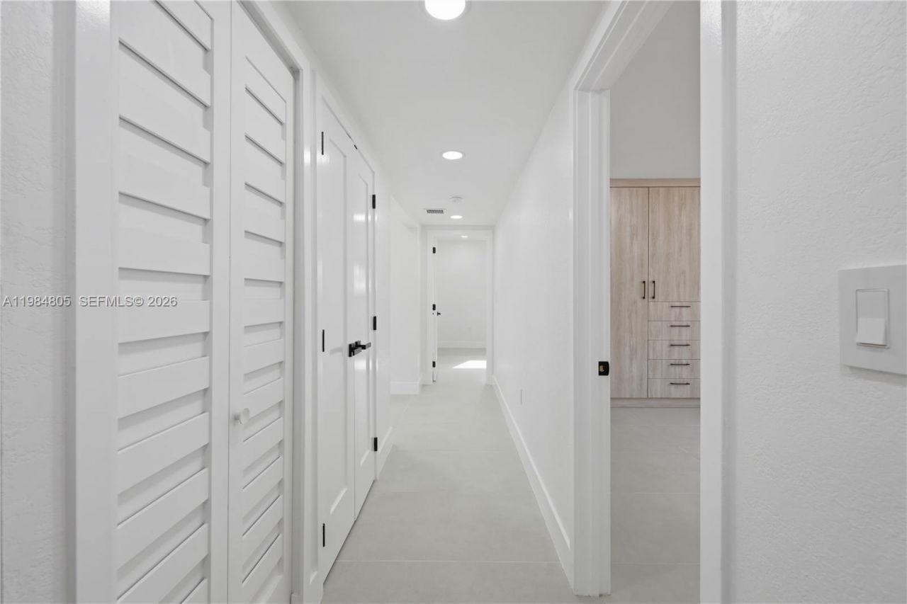 10910 NE 9th Ct, Biscayne Park, FL 33161 Photo