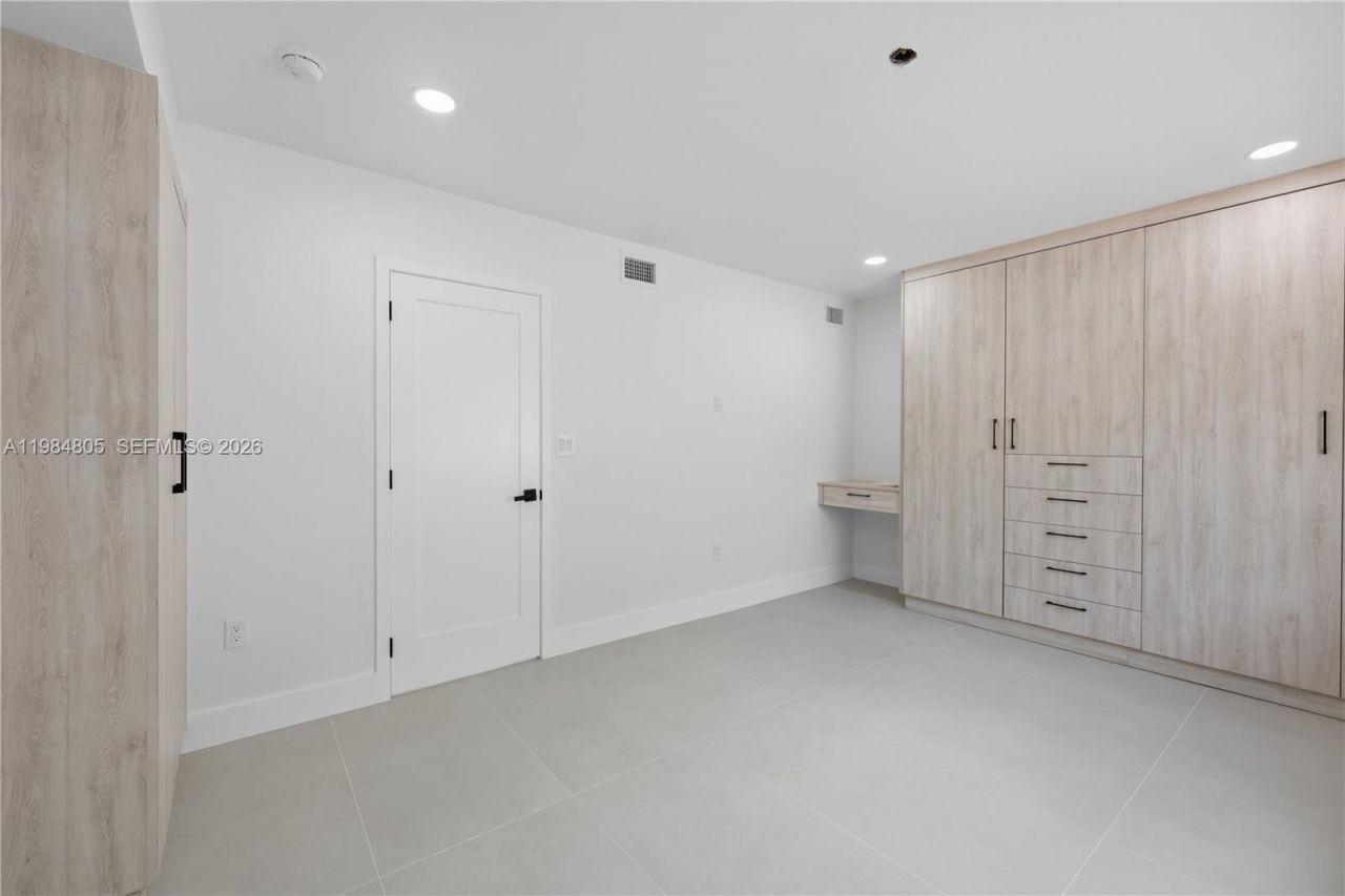 10910 NE 9th Ct, Biscayne Park, FL 33161 Photo