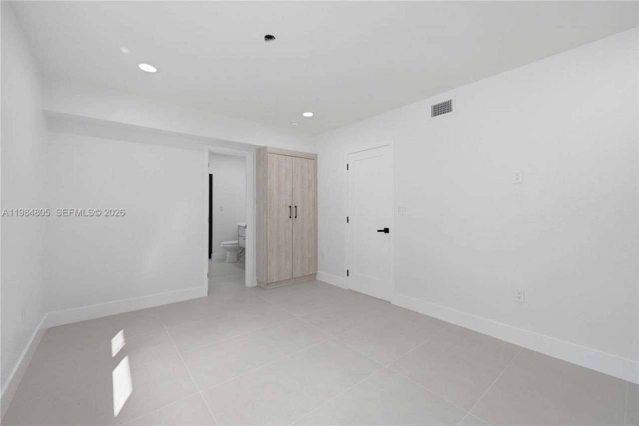 10910 NE 9th Ct, Biscayne Park, FL 33161 Photo