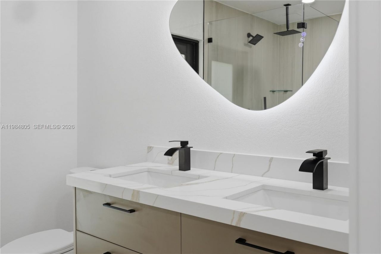 10910 NE 9th Ct, Biscayne Park, FL 33161 Photo