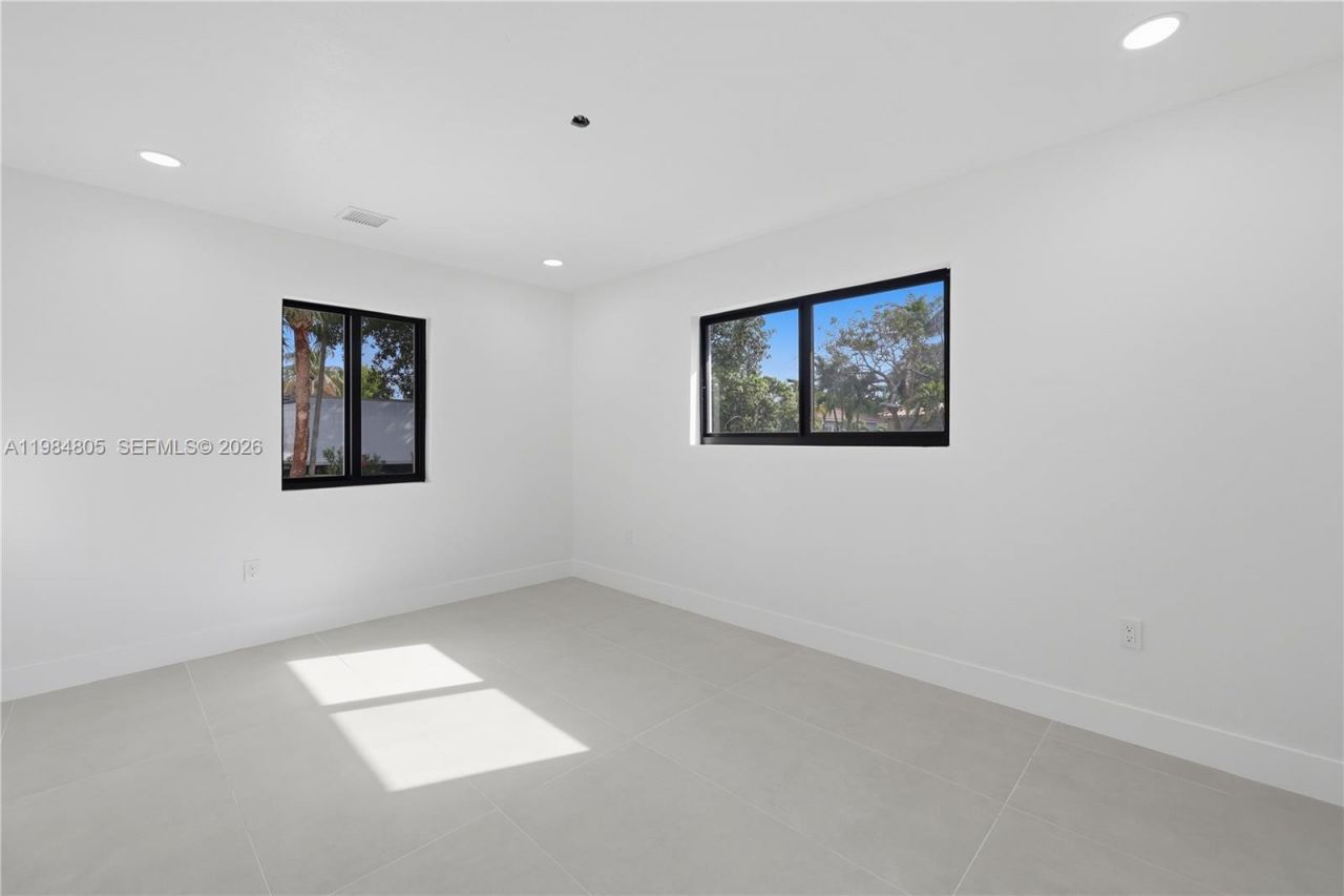 10910 NE 9th Ct, Biscayne Park, FL 33161 Photo