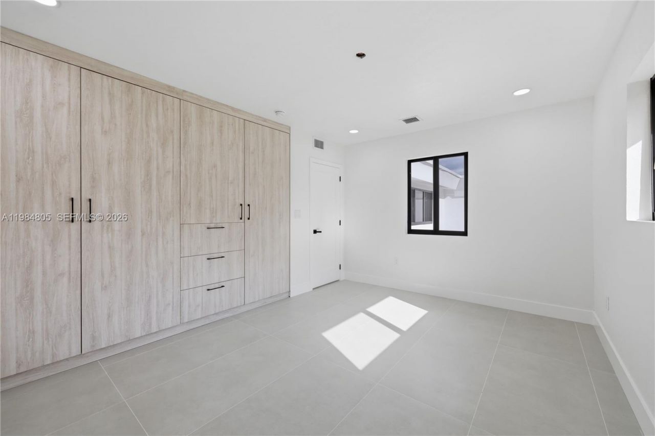 10910 NE 9th Ct , Biscayne Park, FL 33161 Photo