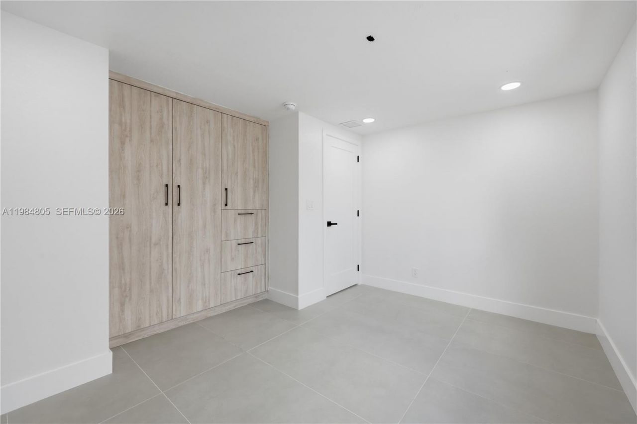 10910 NE 9th Ct, Biscayne Park, FL 33161 Photo