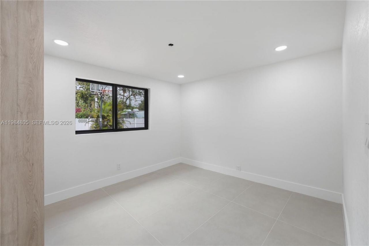 10910 NE 9th Ct , Biscayne Park, FL 33161 Photo