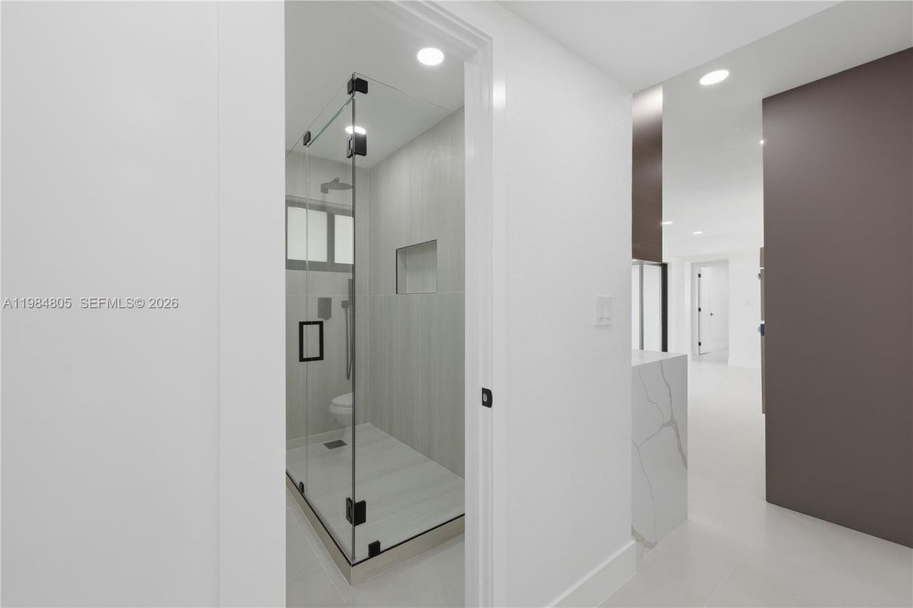 10910 NE 9th Ct, Biscayne Park, FL 33161 Photo