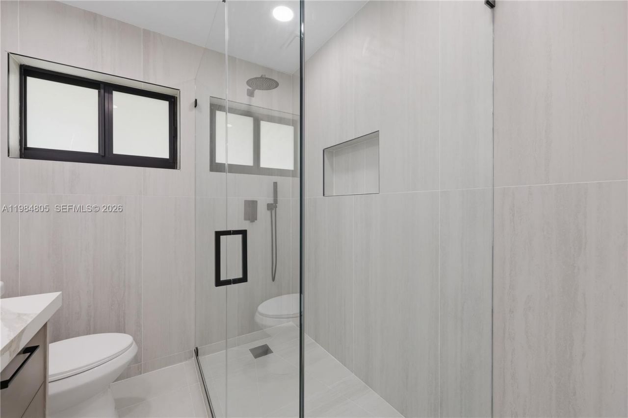 10910 NE 9th Ct , Biscayne Park, FL 33161 Photo