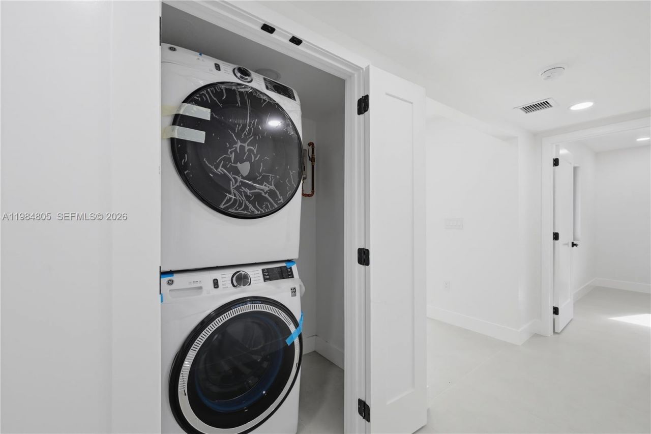 10910 NE 9th Ct, Biscayne Park, FL 33161 Photo