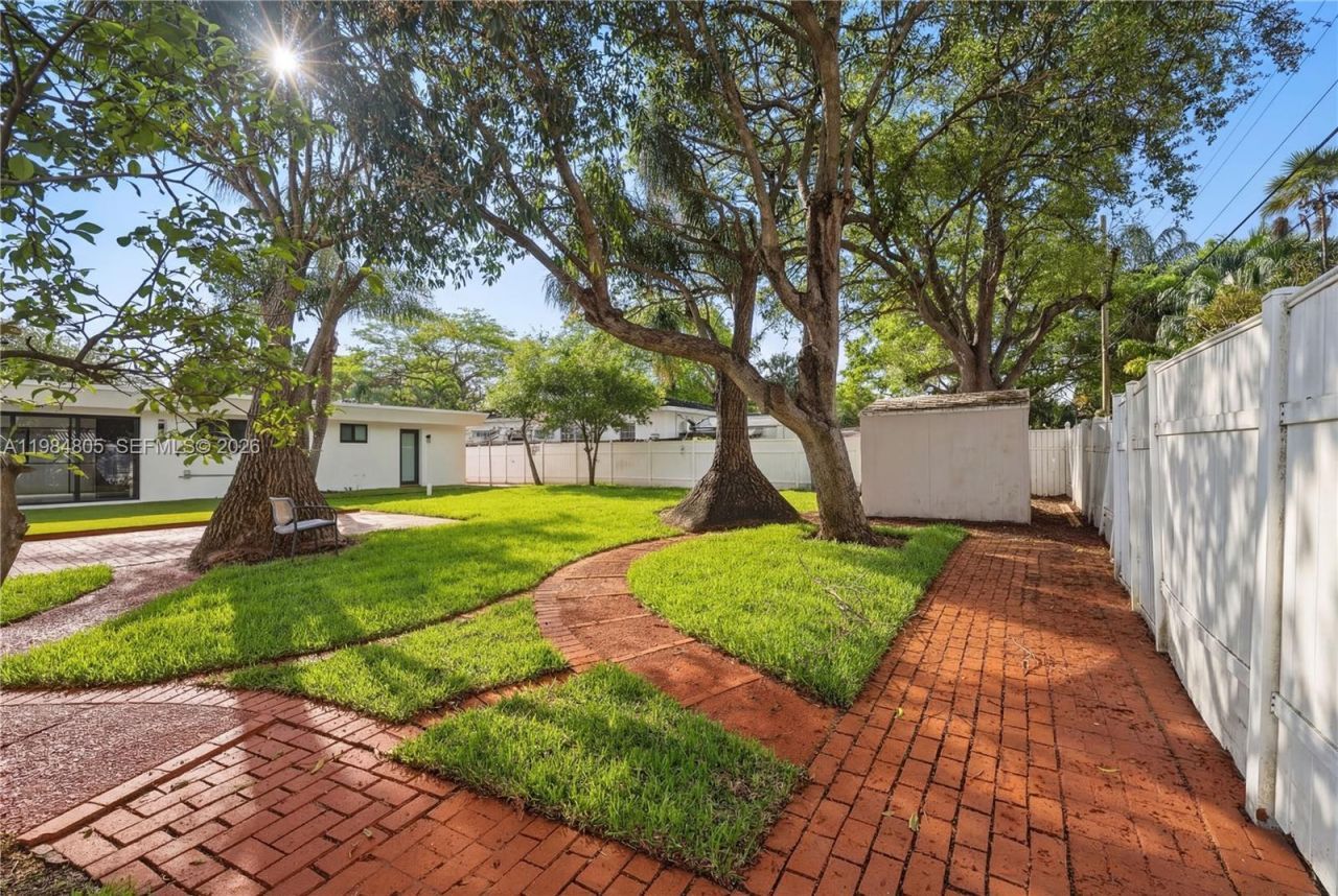 10910 NE 9th Ct, Biscayne Park, FL 33161 Photo