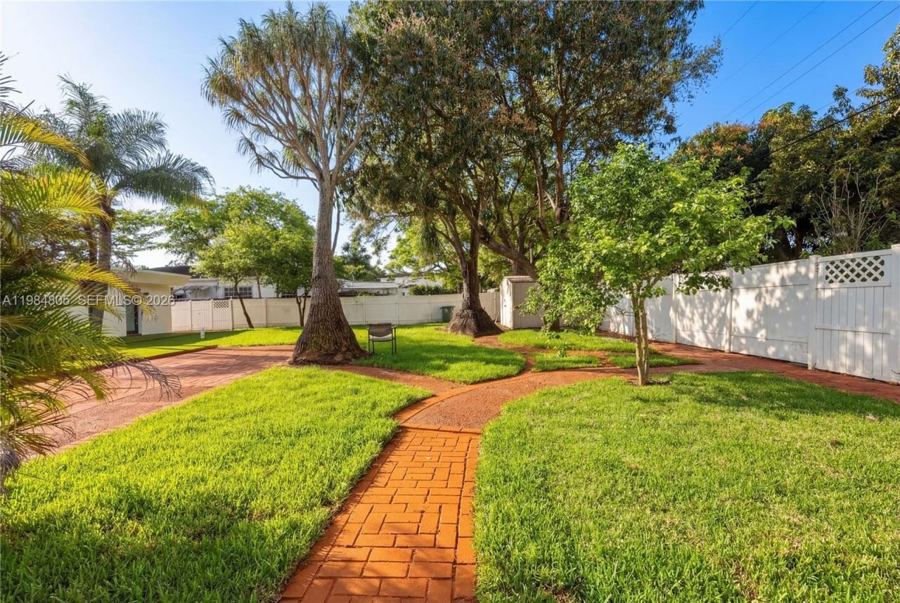 10910 NE 9th Ct, Biscayne Park, FL 33161 Photo