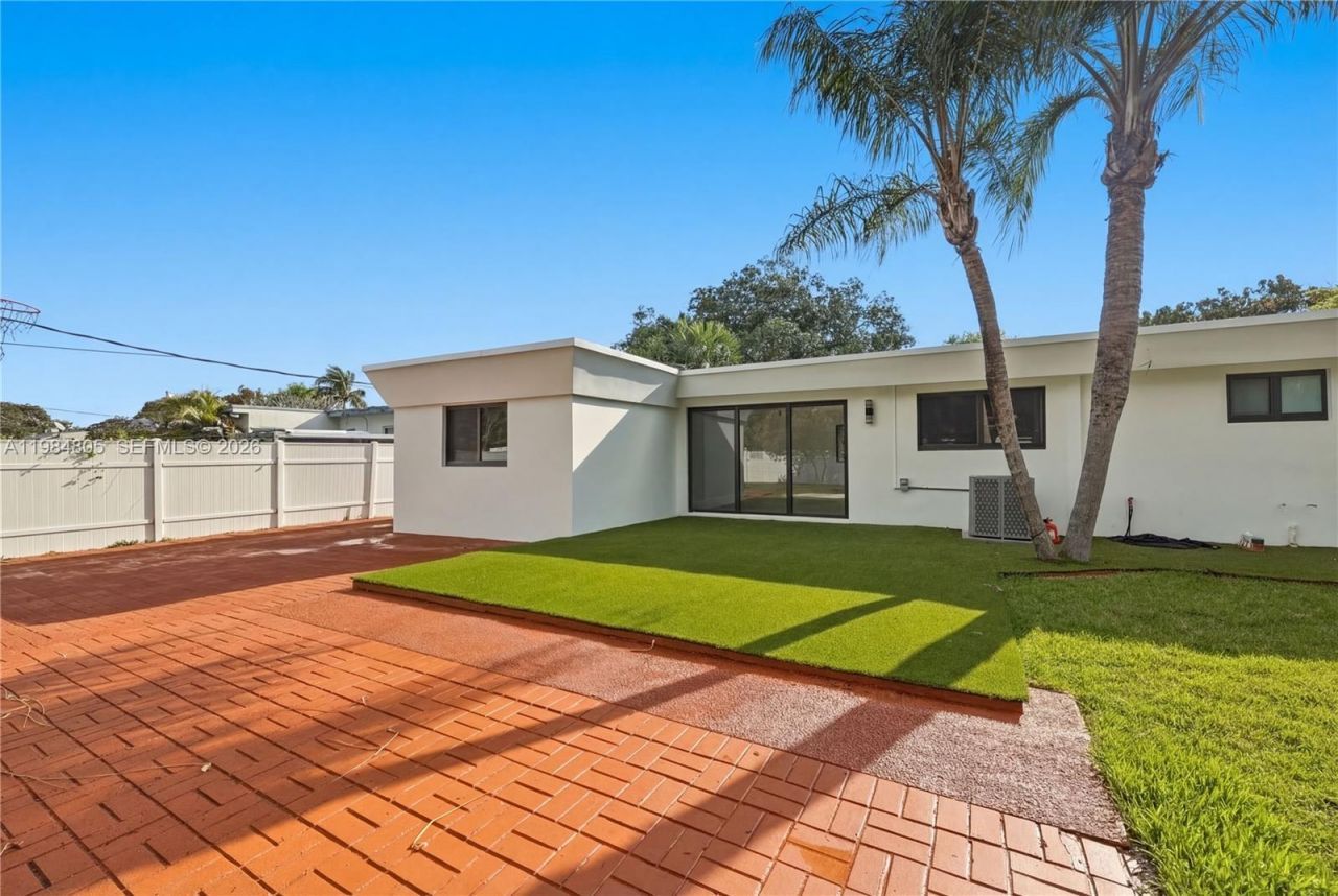 10910 NE 9th Ct, Biscayne Park, FL 33161 Photo