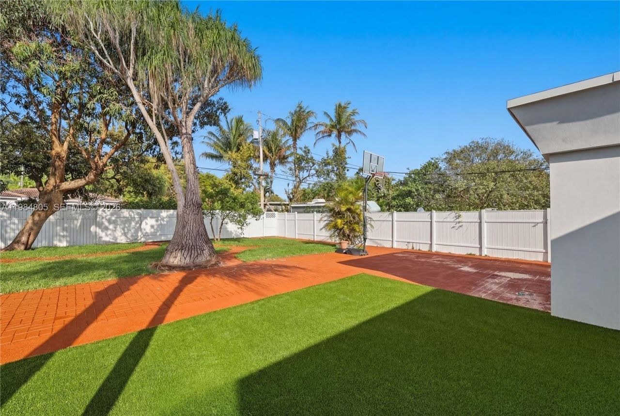 10910 NE 9th Ct , Biscayne Park, FL 33161 Photo