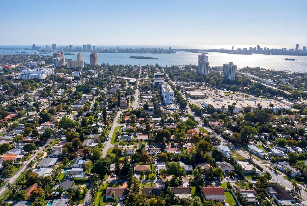 10910 NE 9th Ct, Biscayne Park, FL 33161 Photo