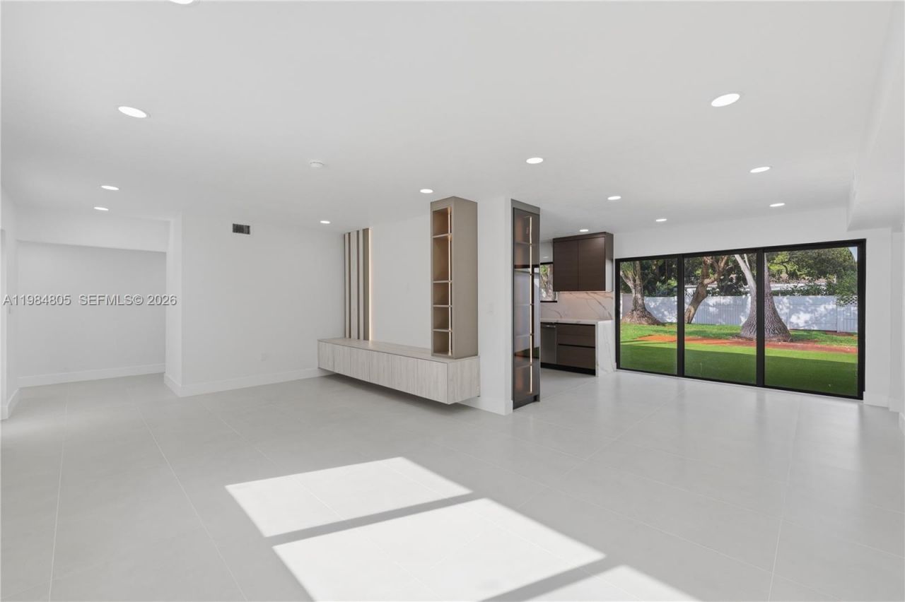 10910 NE 9th Ct , Biscayne Park, FL 33161 Photo