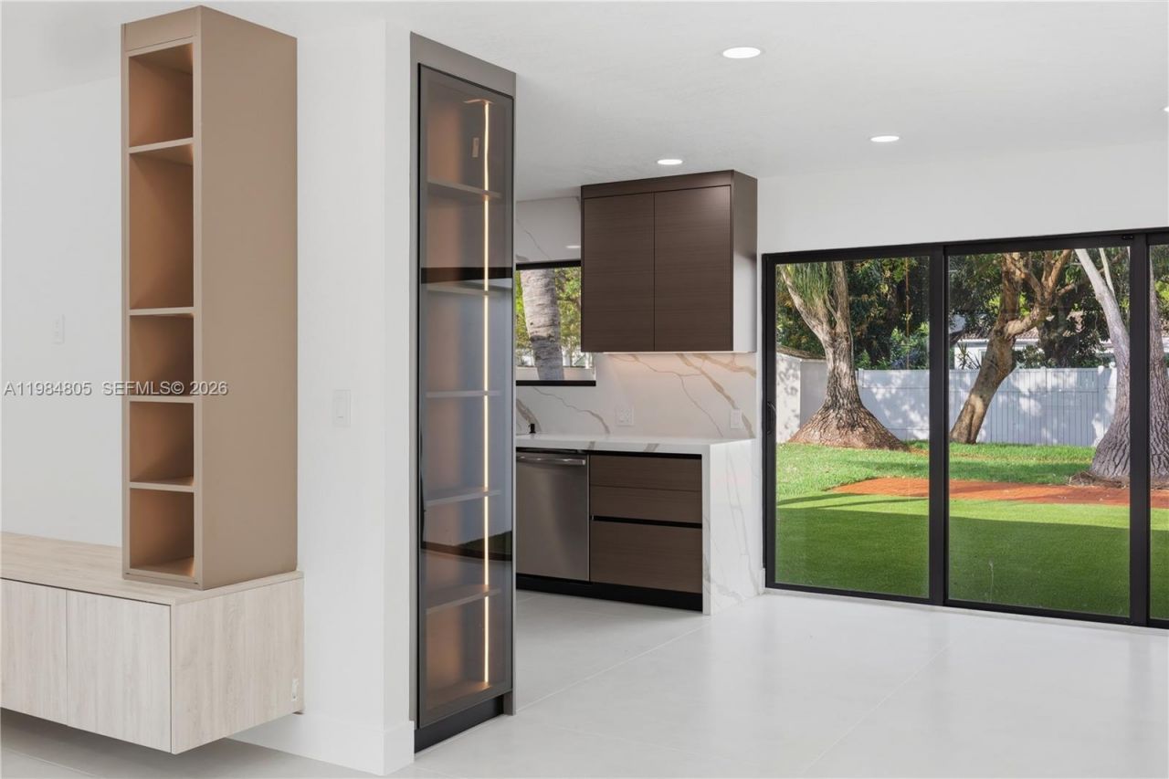 10910 NE 9th Ct , Biscayne Park, FL 33161 Photo