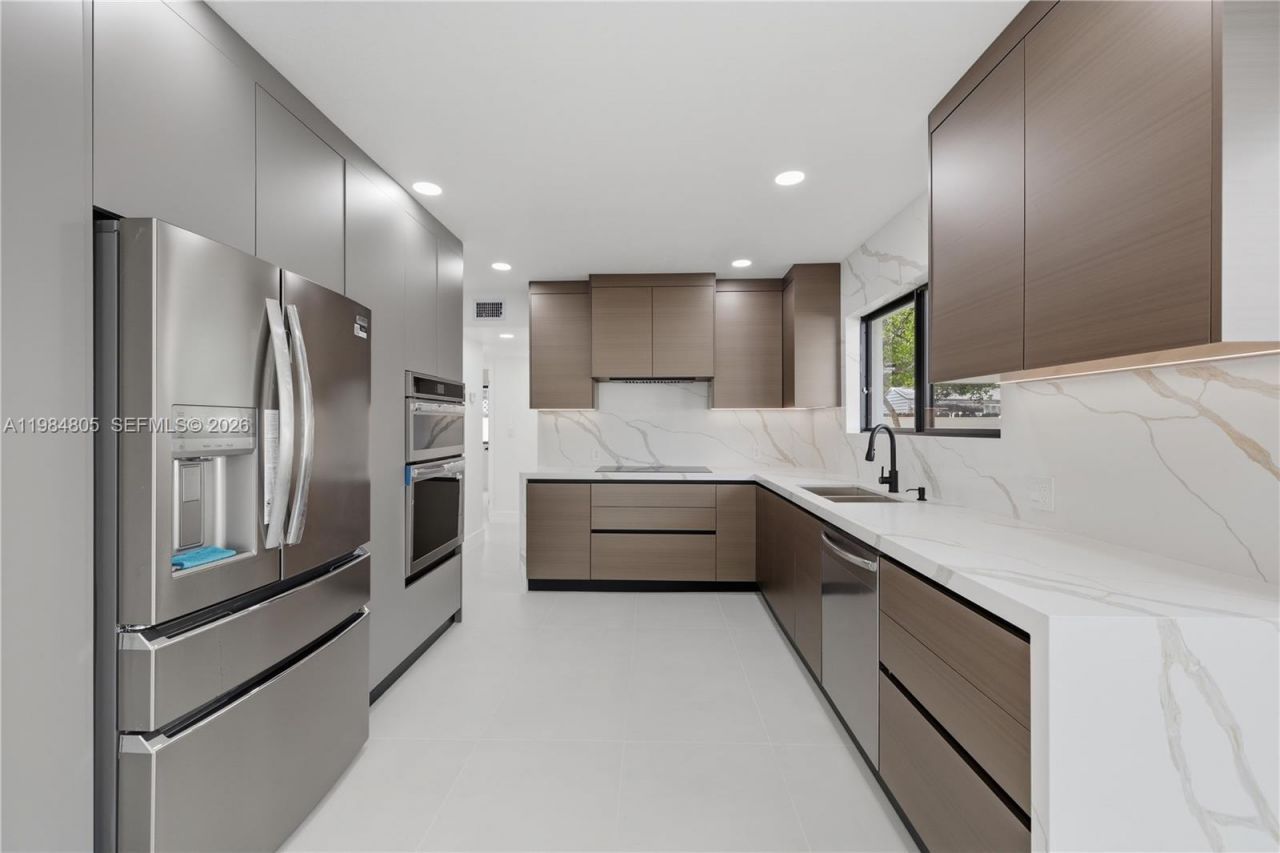 10910 NE 9th Ct , Biscayne Park, FL 33161 Photo