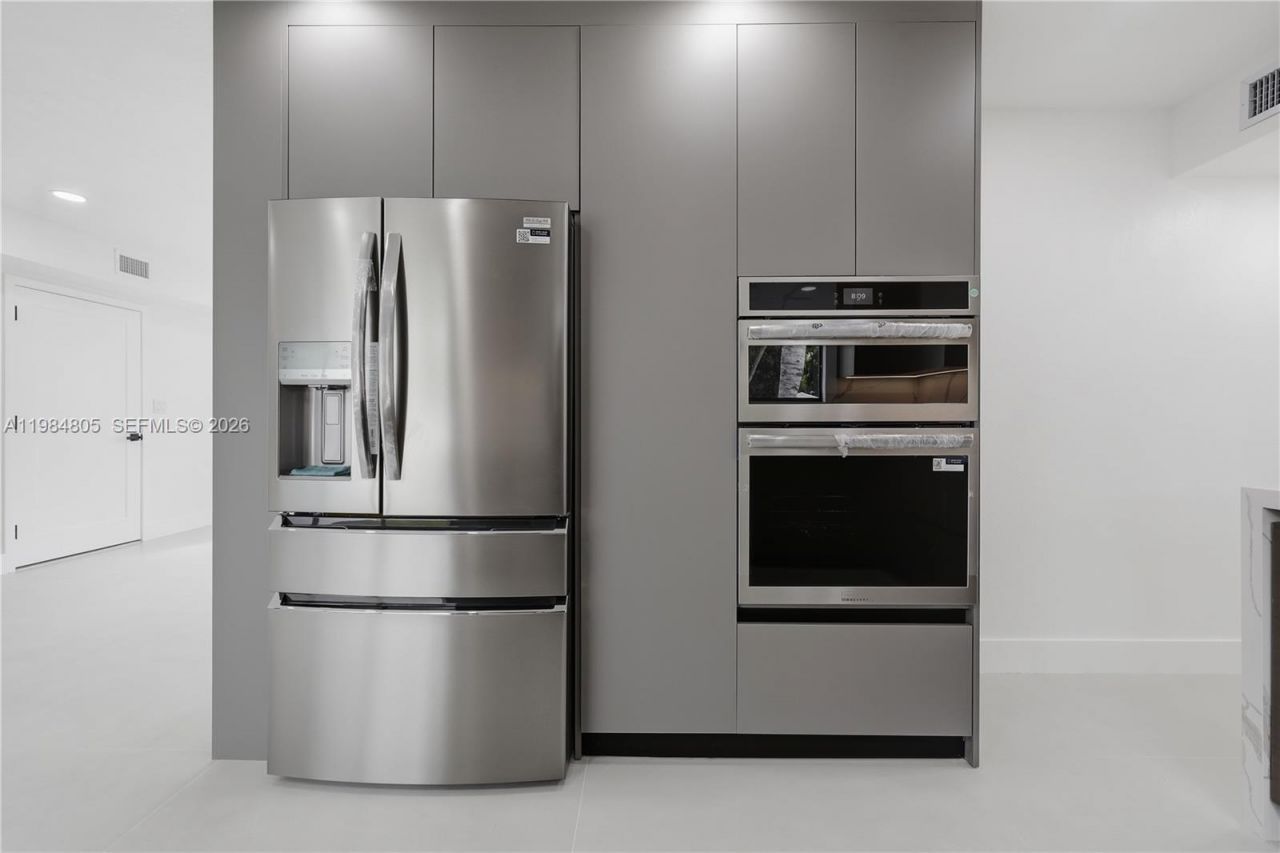 10910 NE 9th Ct , Biscayne Park, FL 33161 Photo