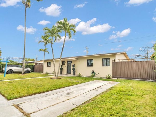8818 SW 16th St , Miami, FL 33165
