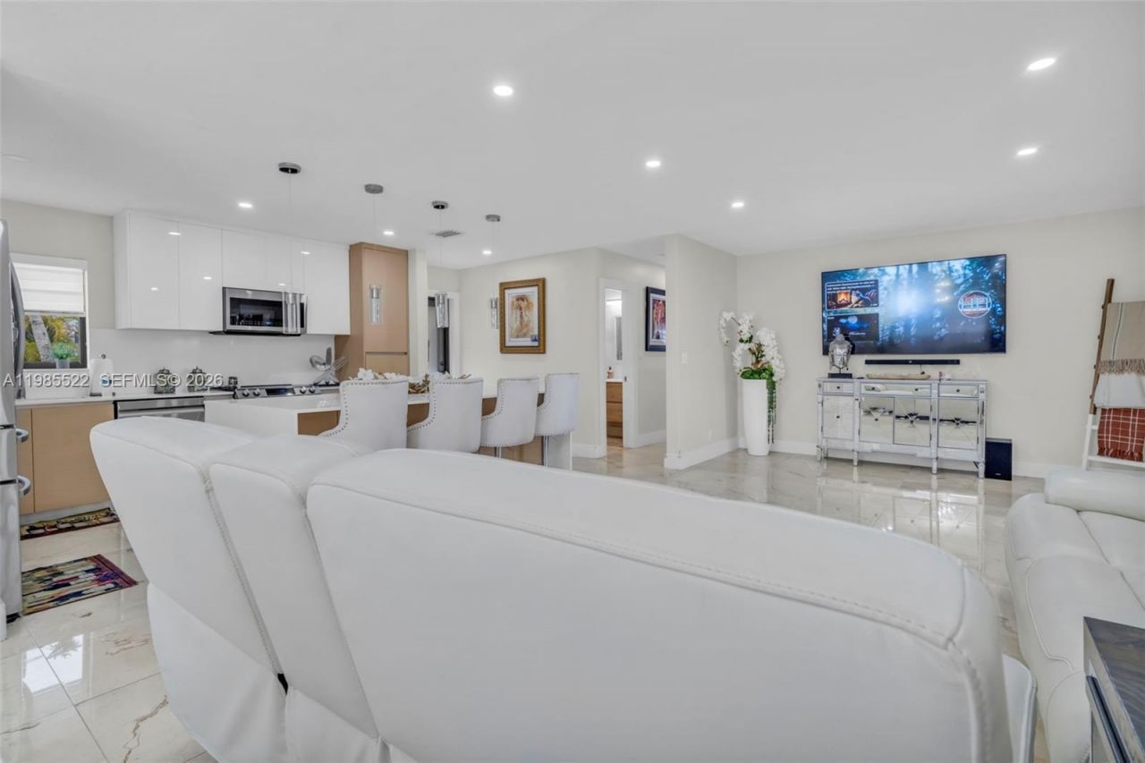 8818 SW 16th St , Miami, FL 33165 Photo