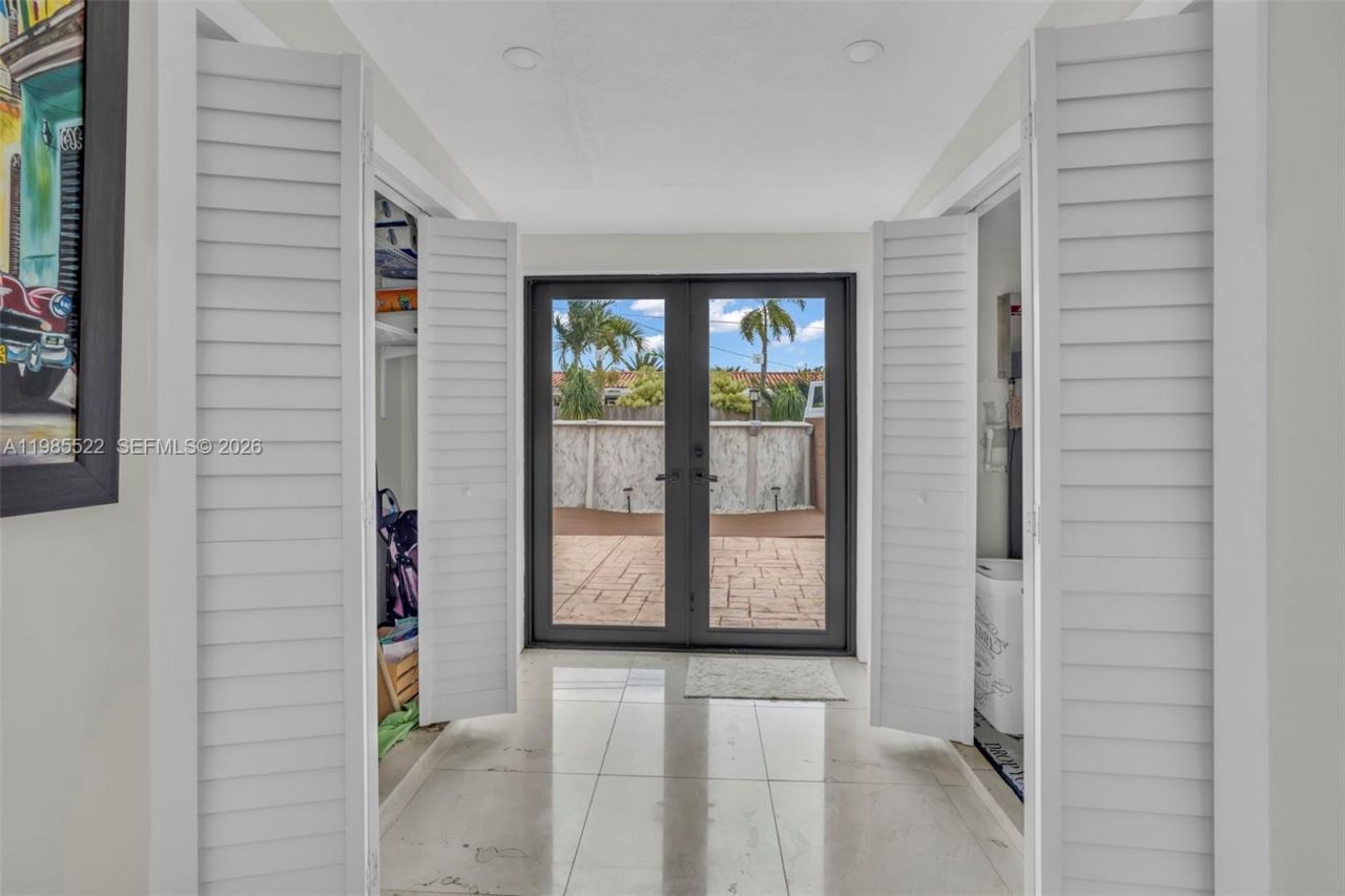 8818 SW 16th St , Miami, FL 33165 Photo