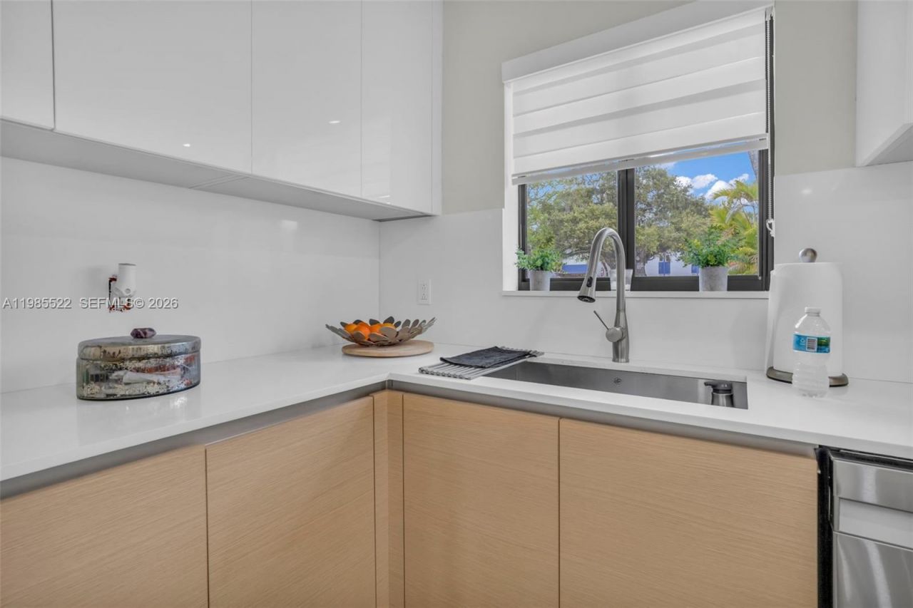 8818 SW 16th St , Miami, FL 33165 Photo