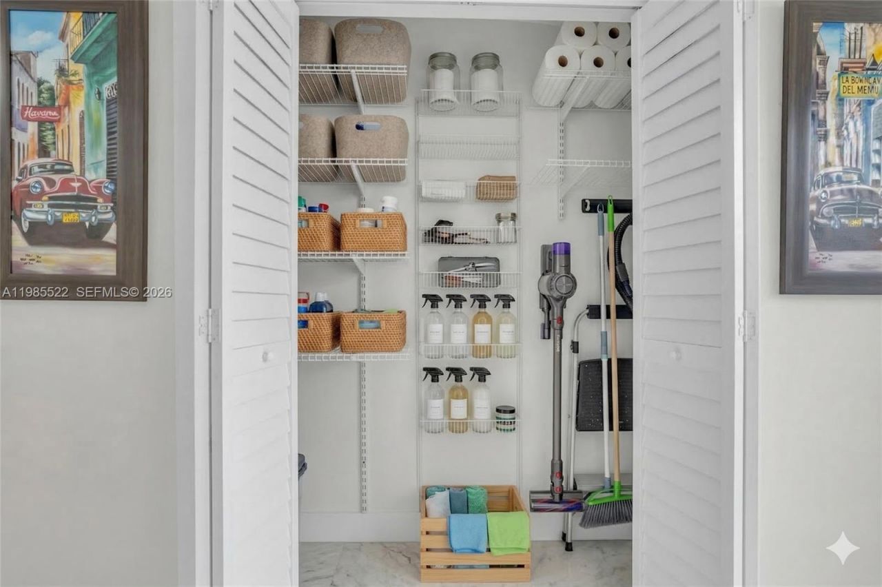 8818 SW 16th St , Miami, FL 33165 Photo