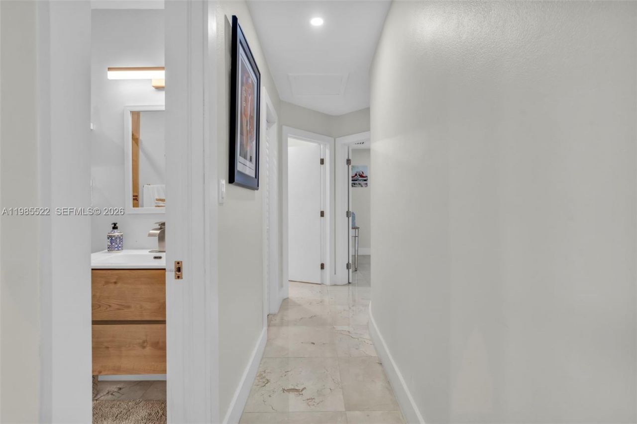 8818 SW 16th St , Miami, FL 33165 Photo