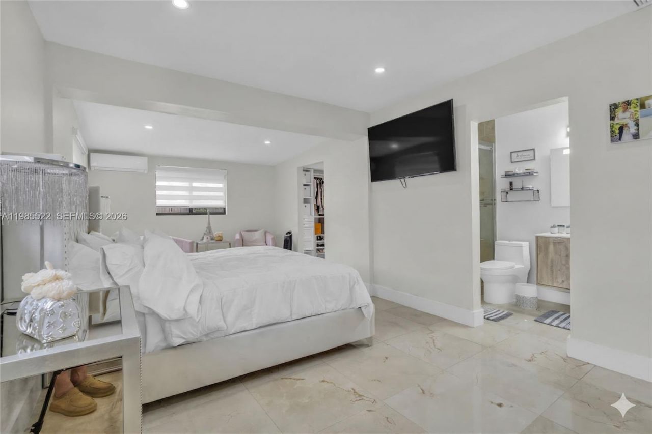 8818 SW 16th St , Miami, FL 33165 Photo