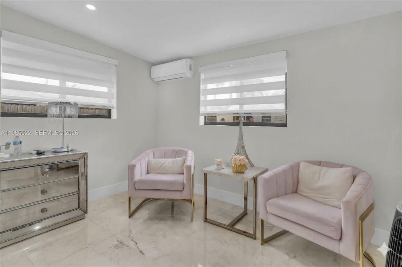 8818 SW 16th St , Miami, FL 33165 Photo