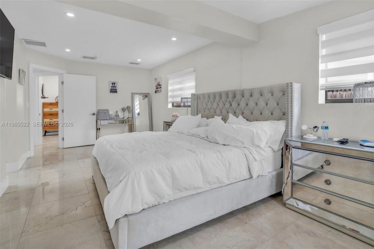 8818 SW 16th St , Miami, FL 33165 Photo