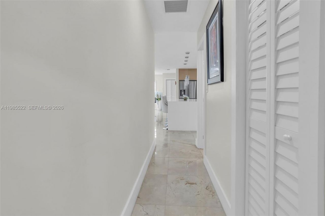 8818 SW 16th St , Miami, FL 33165 Photo