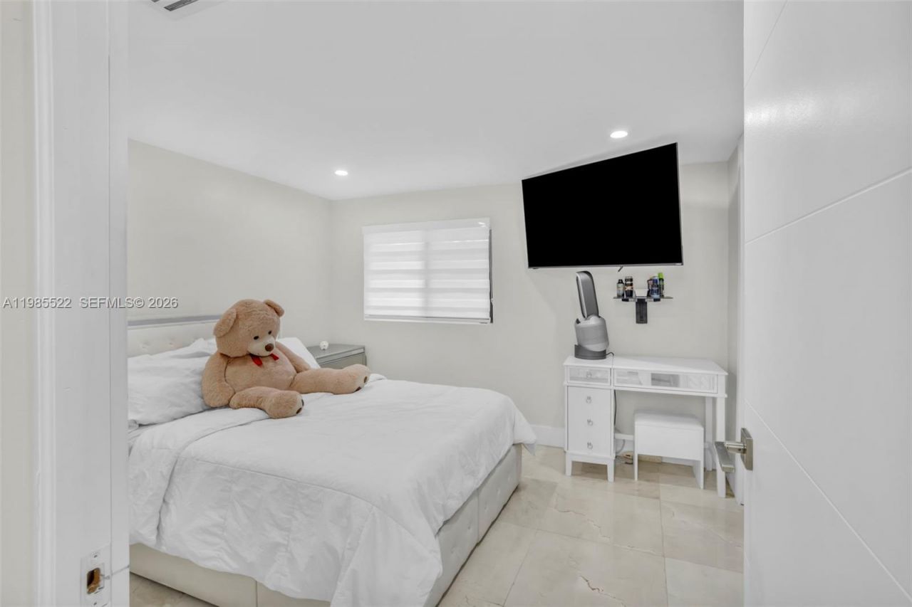 8818 SW 16th St , Miami, FL 33165 Photo