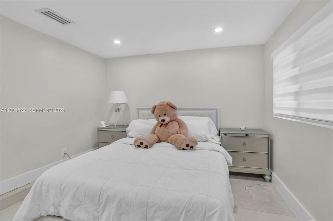 8818 SW 16th St , Miami, FL 33165 Photo