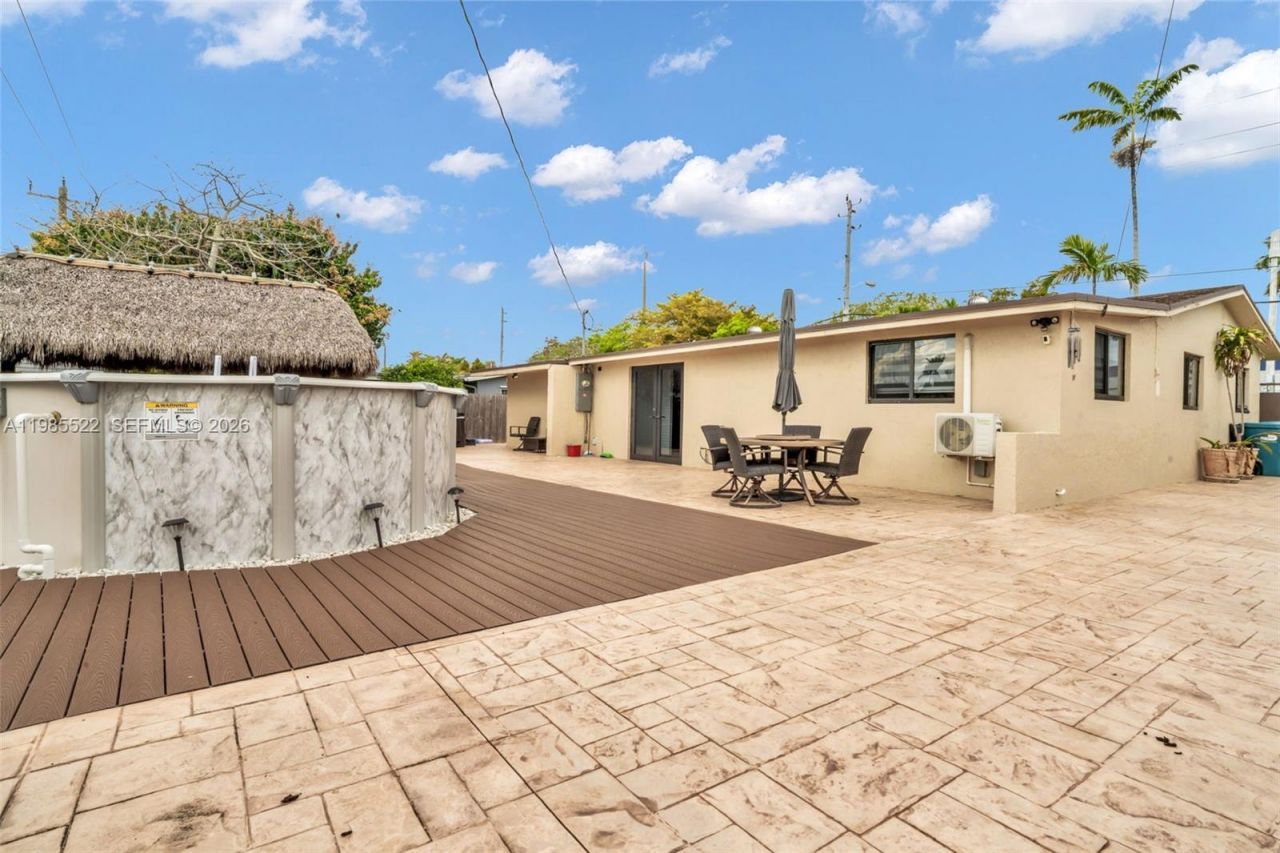 8818 SW 16th St , Miami, FL 33165 Photo