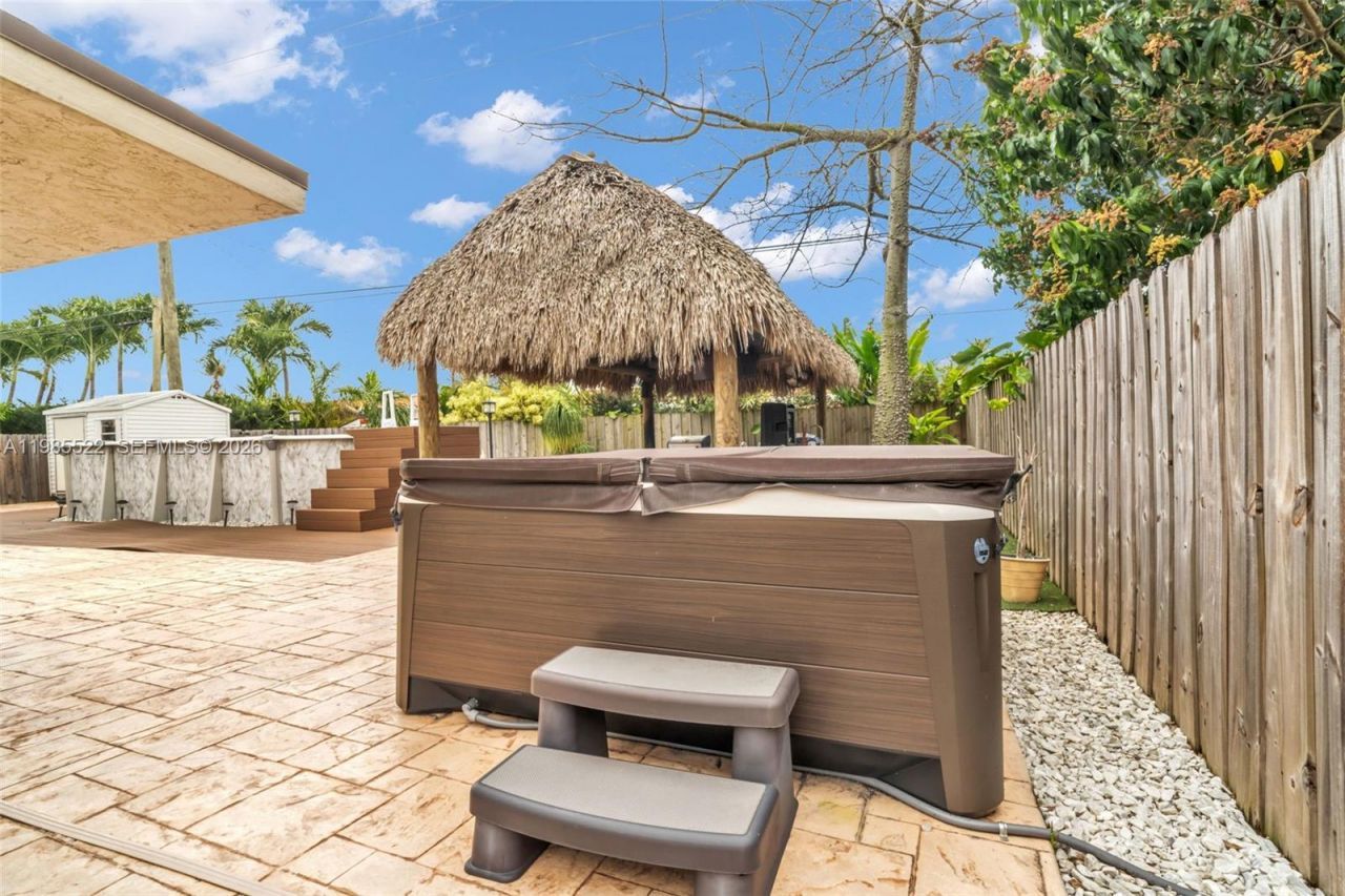 8818 SW 16th St , Miami, FL 33165 Photo