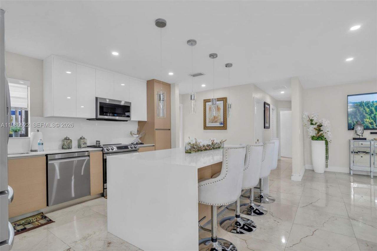 8818 SW 16th St , Miami, FL 33165 Photo