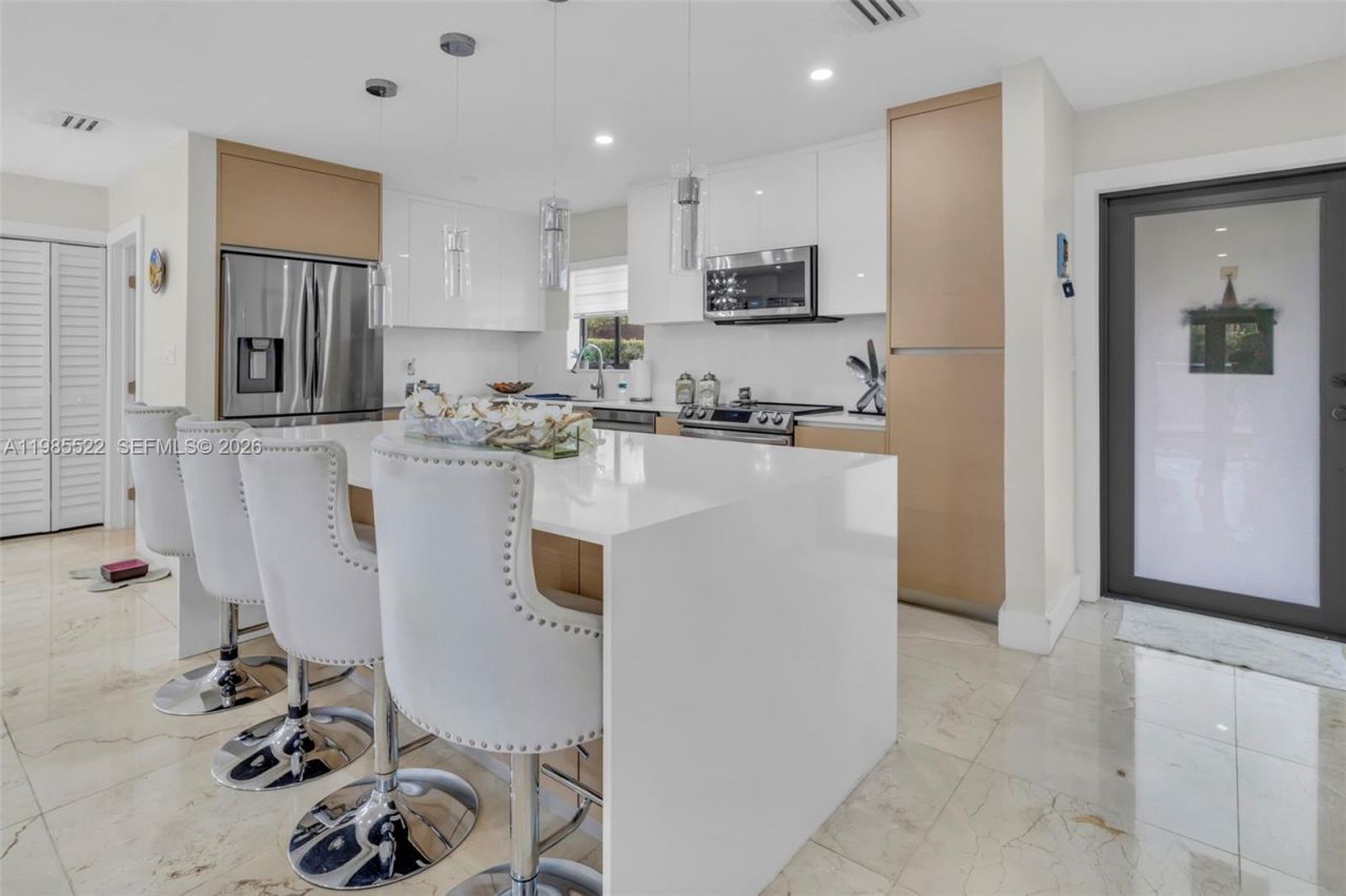 8818 SW 16th St , Miami, FL 33165 Photo