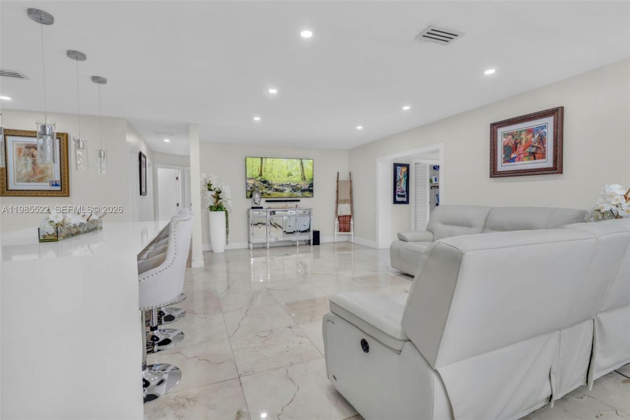 8818 SW 16th St , Miami, FL 33165 Photo