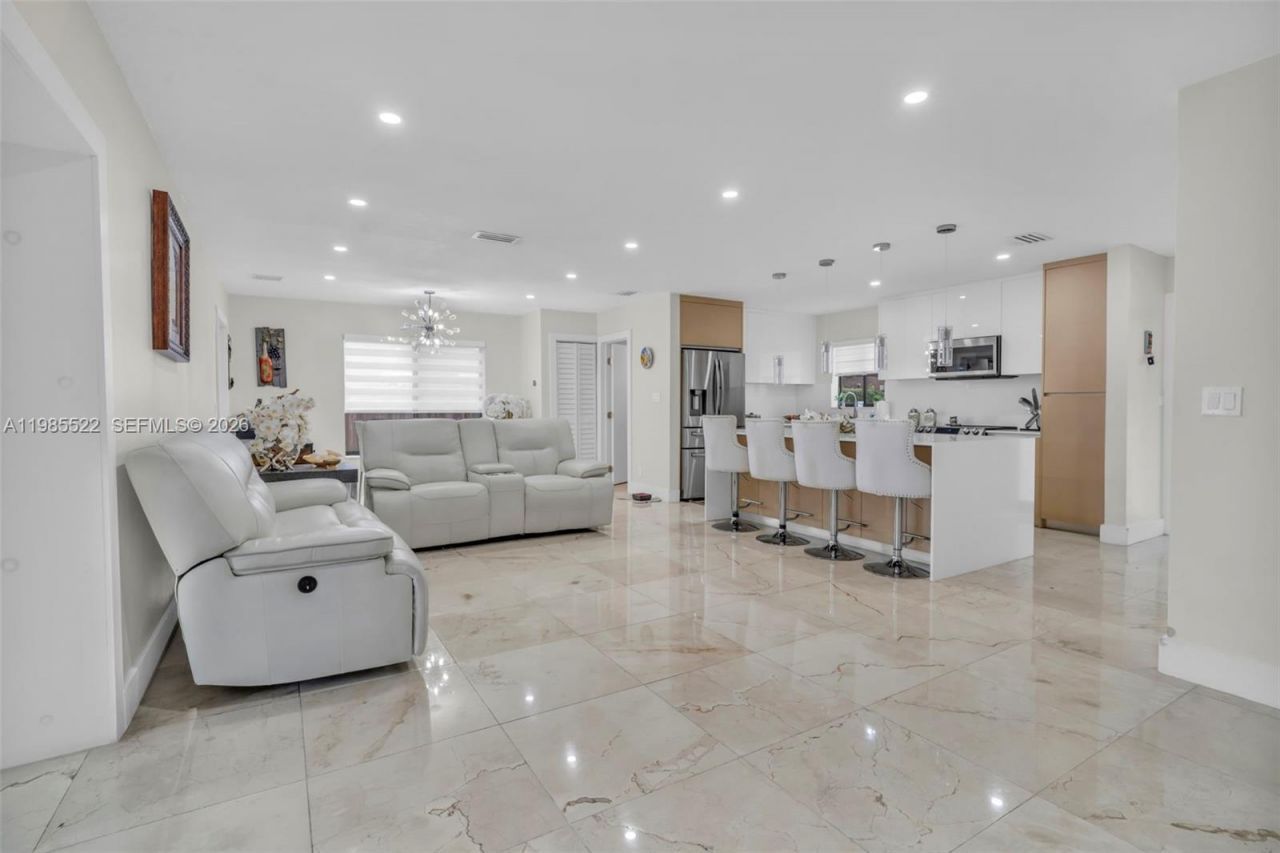 8818 SW 16th St , Miami, FL 33165 Photo