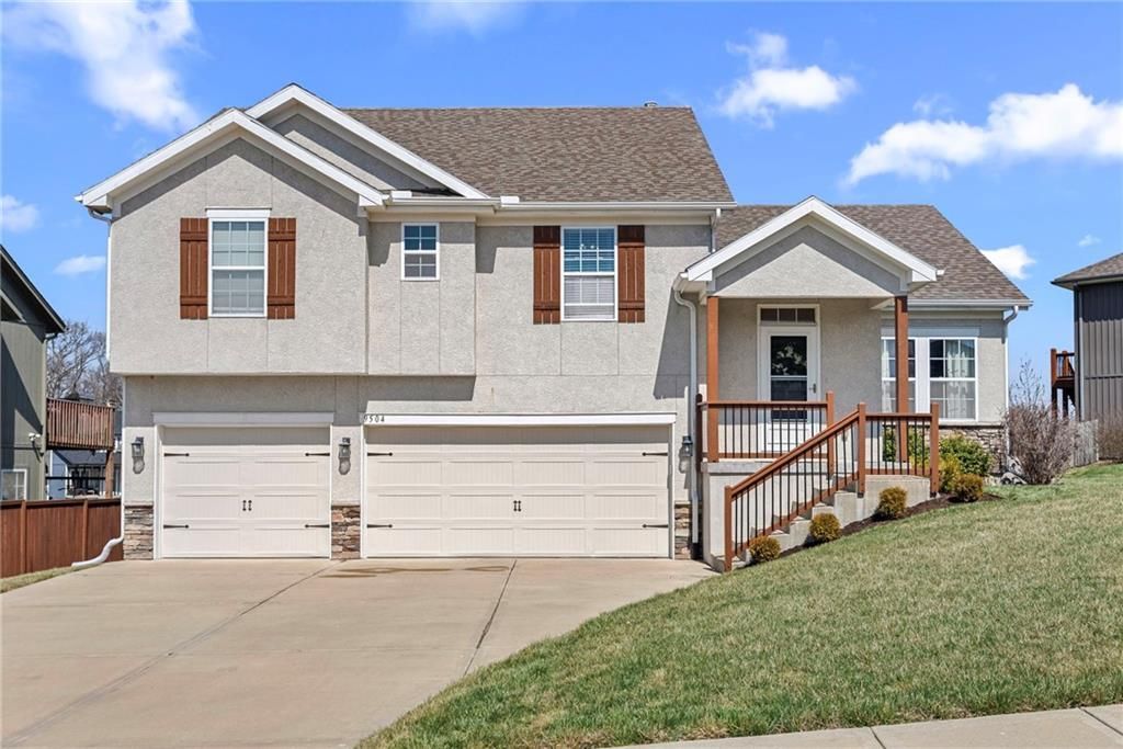 9504 N Lenox Place, Kansas City, MO 64154 Main Photo