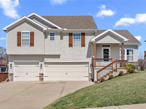 9504 N Lenox Place, Kansas City, MO 64154